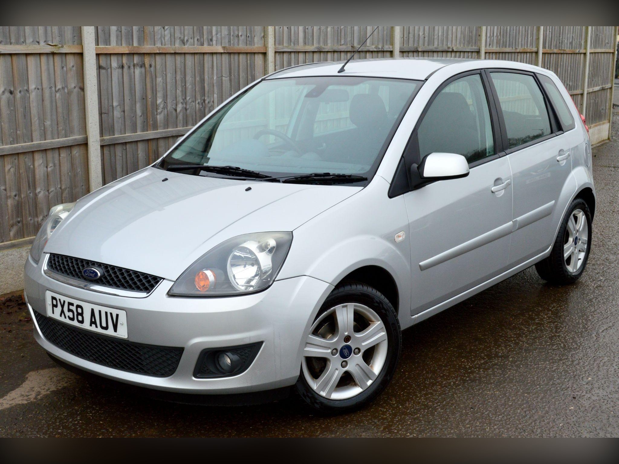 Used 2009 Ford Fiesta 1 25 Zetec Climate 5dr For Sale In Lingfield