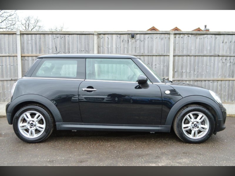 mini hatch 1.6 one auto euro 6 3dr 25 one former keeper total price £7,749 monthly from £157.38 make:  model:...